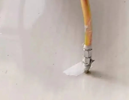 蕲春瓷砖空鼓维修公司专业解答在瓷砖铺贴过程中，如果使用的砂料过粗（如全部使用了粗砂），可能会导致以下问题